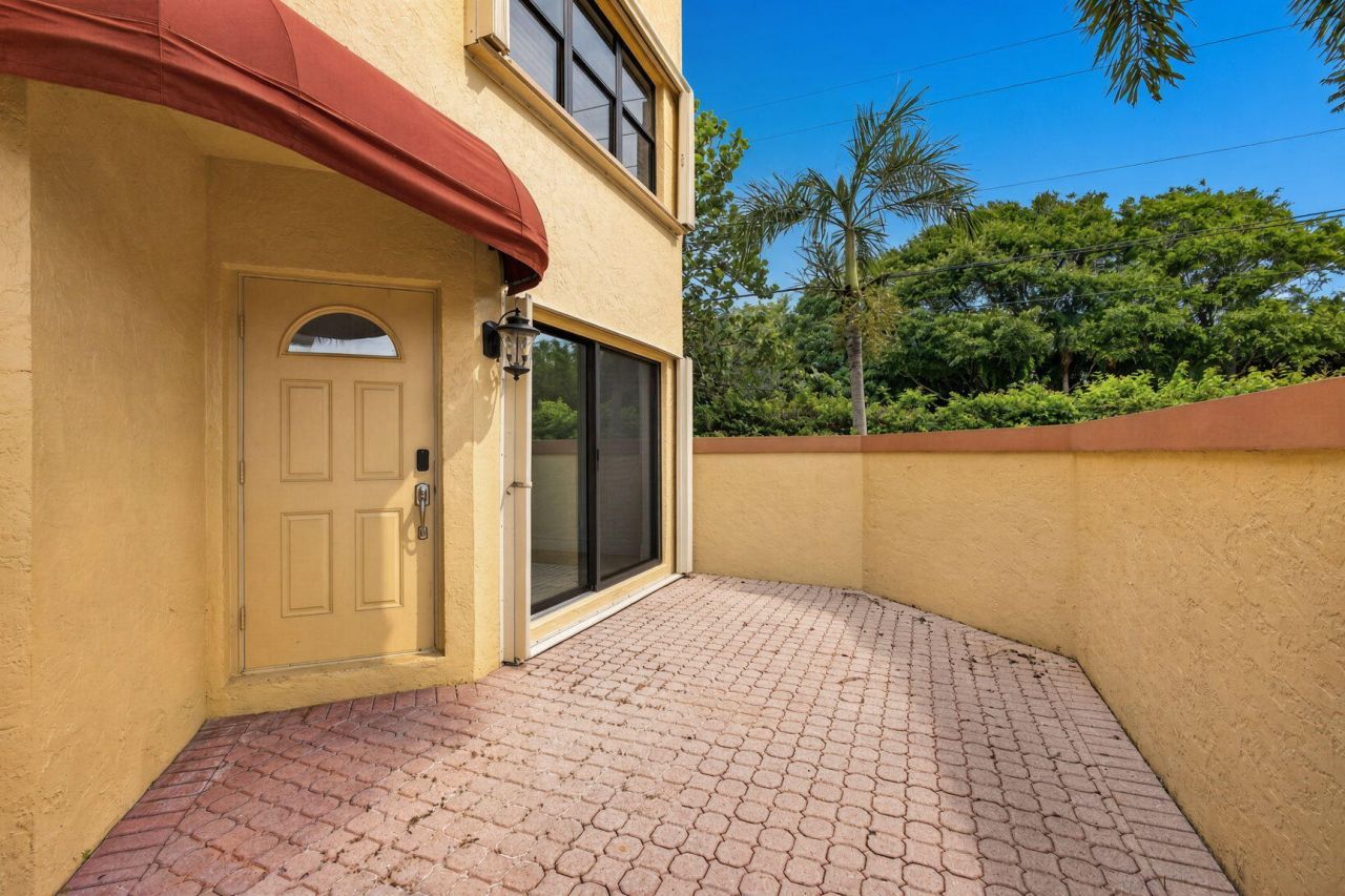 42 Uno Lago Drive, Juno Beach, FL 33408 Photo