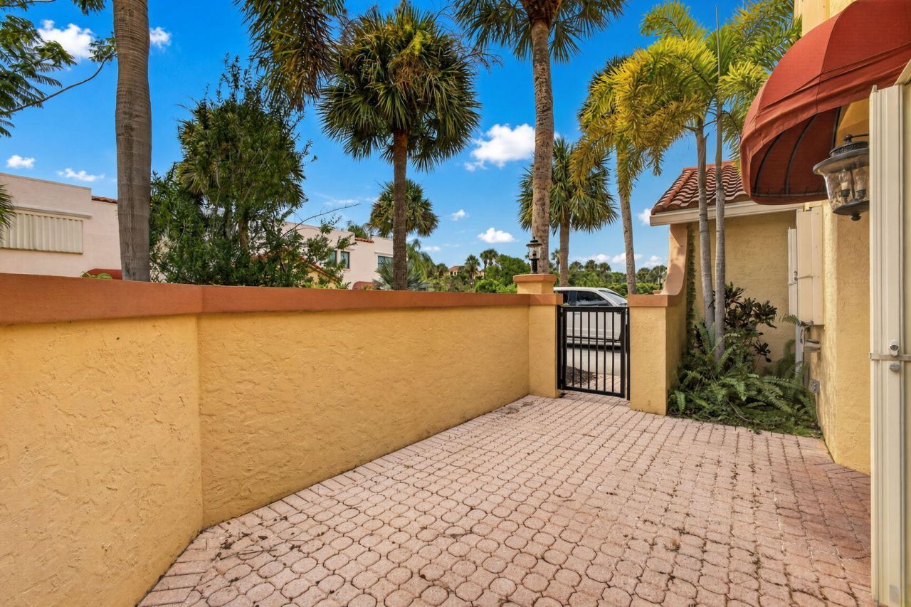 42 Uno Lago Drive, Juno Beach, FL 33408 Photo