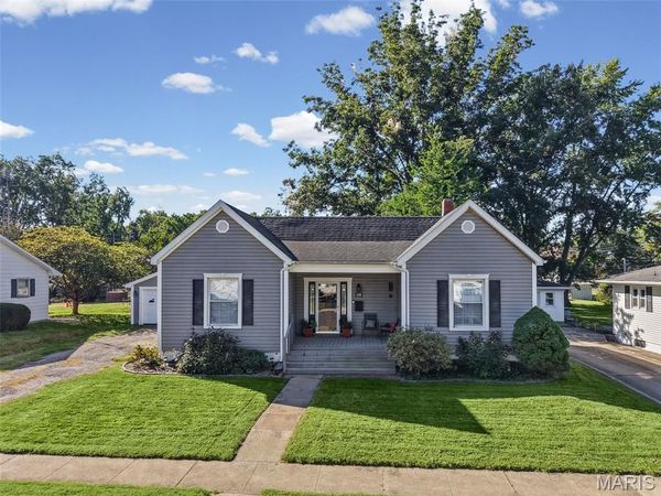 648 W Maple Street , Nashville, IL 62263