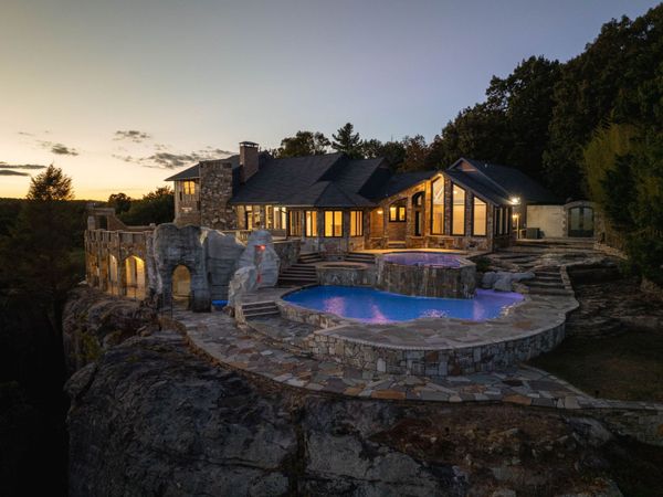 8608 Brow Lake Rd, Soddy Daisy, TN 37379