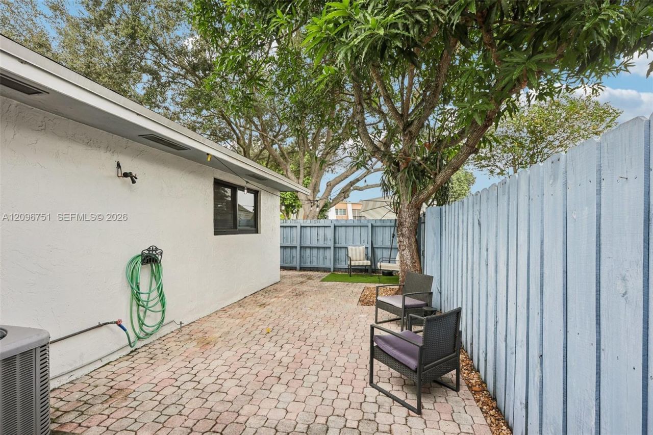 3721 W Valley Green Dr, Unit 48, Davie, FL 33328 Photo