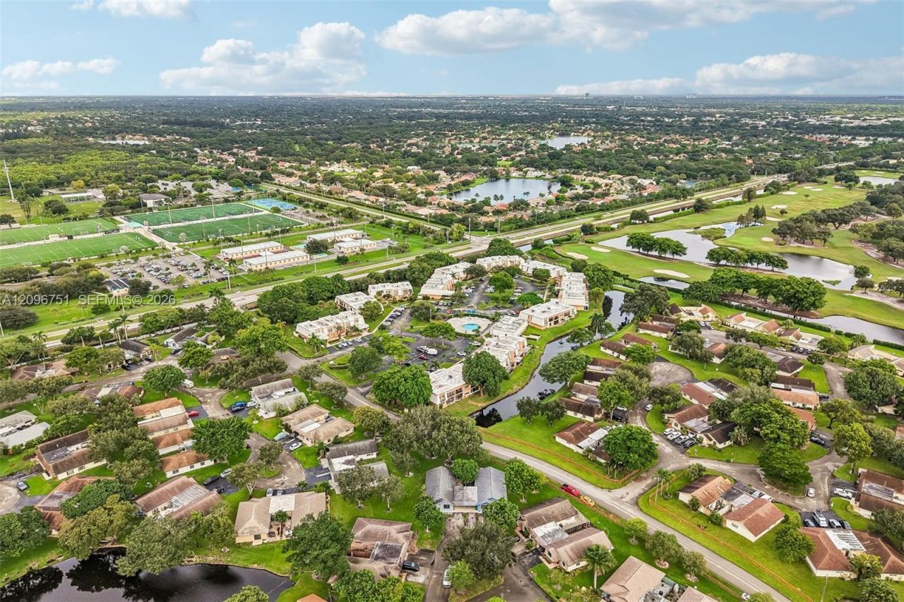 3721 W Valley Green Dr, Unit 48, Davie, FL 33328 Photo