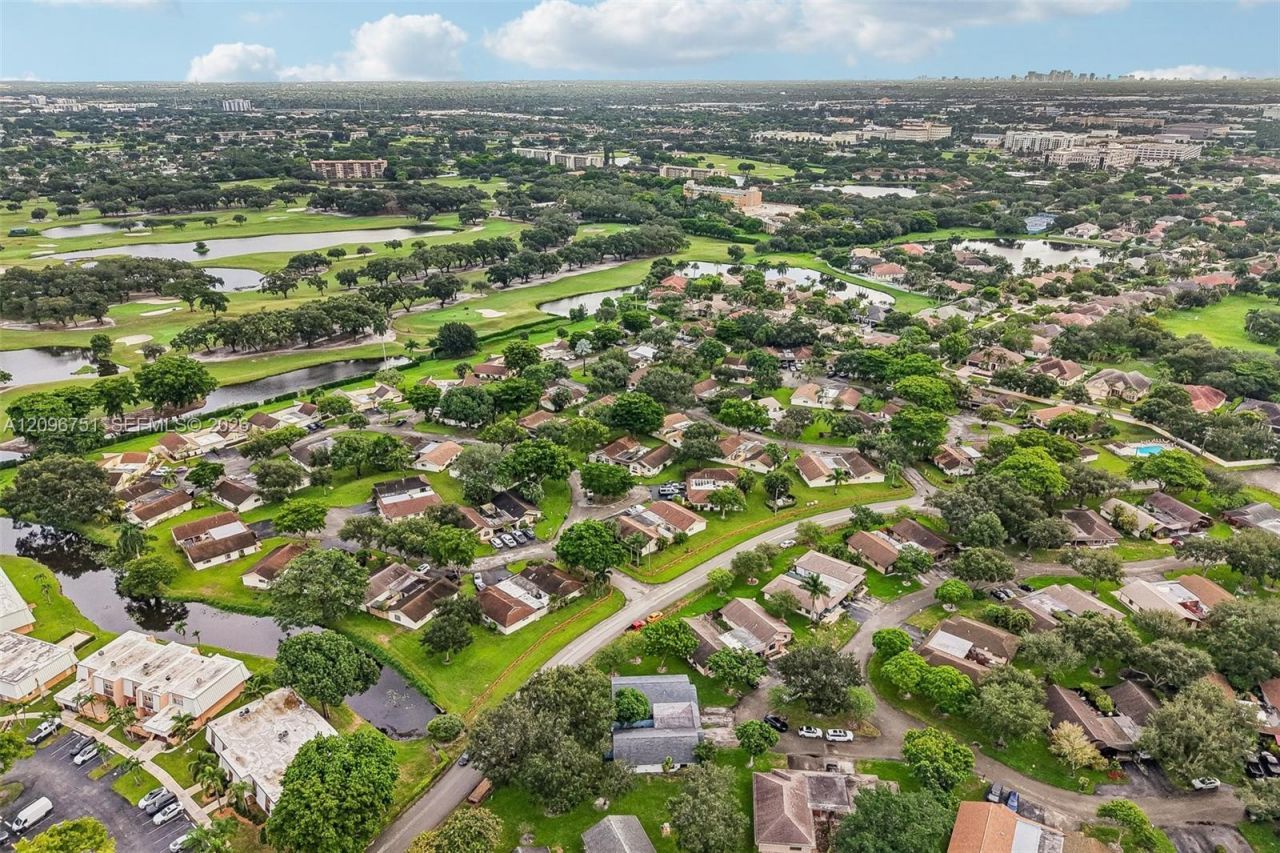 3721 W Valley Green Dr, Unit 48, Davie, FL 33328 Photo