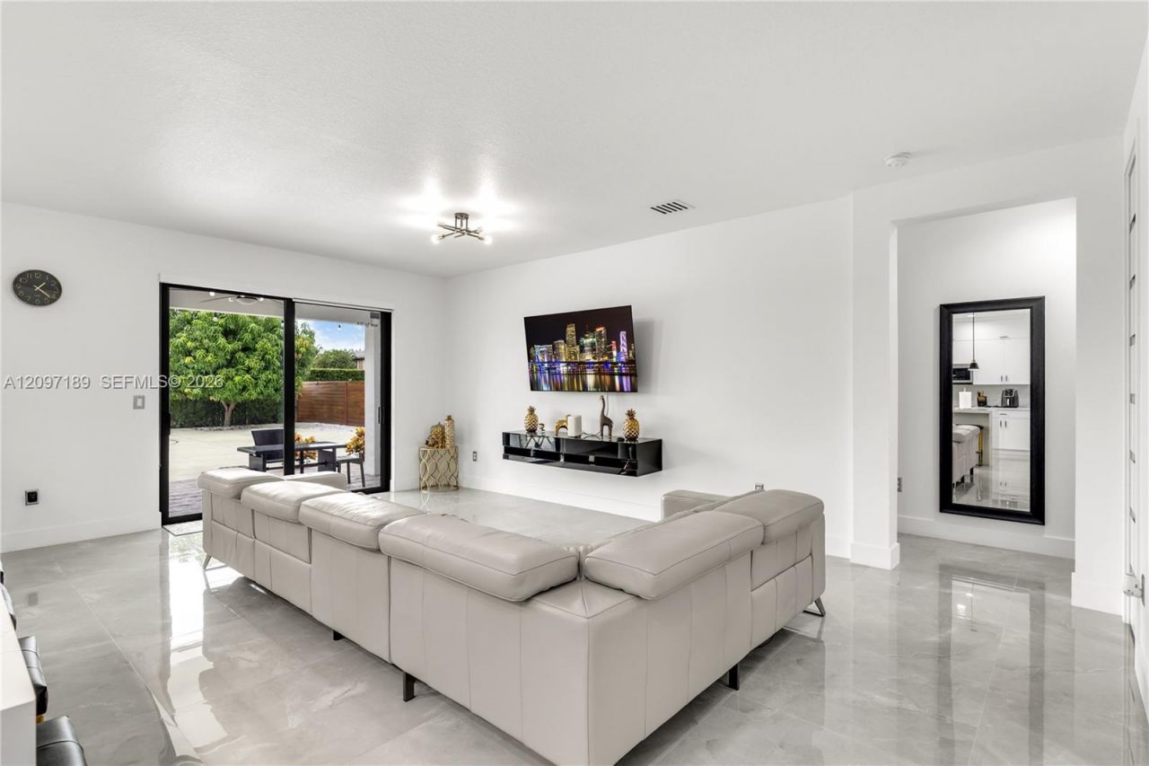 2885 SE 3rd St , Homestead, FL 33033 Photo