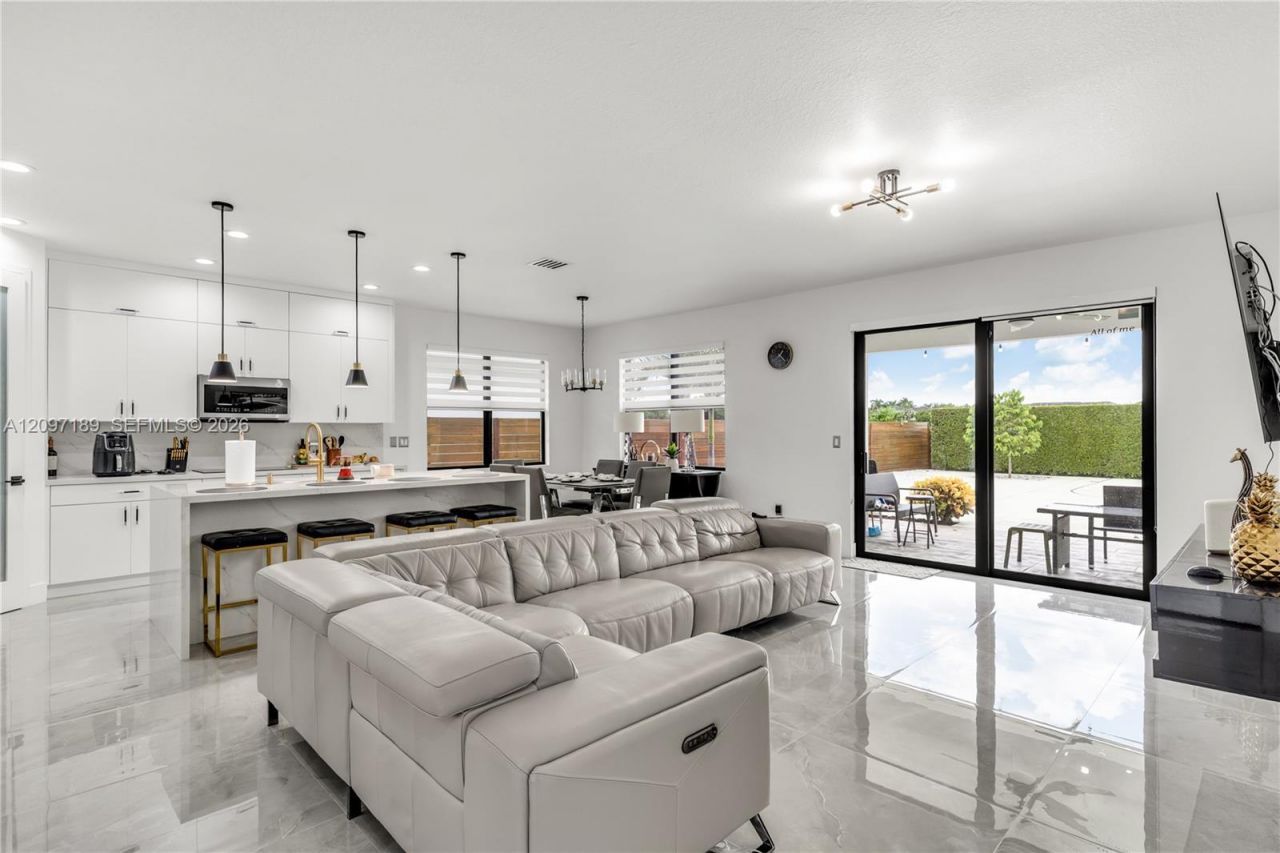 2885 SE 3rd St , Homestead, FL 33033 Photo