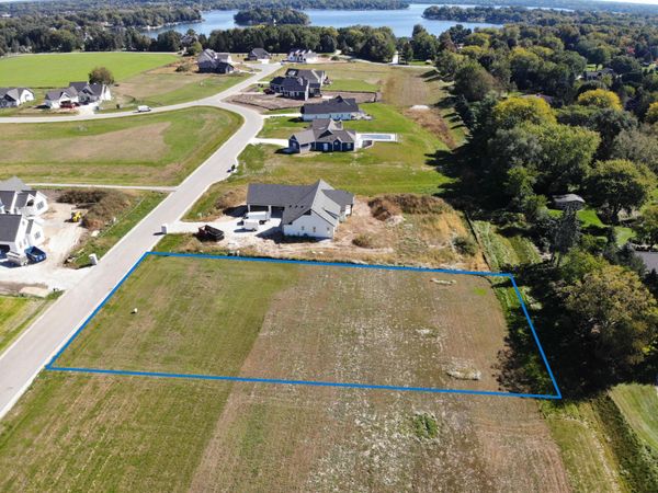 N62W35631 Doolan Dr, Unit Lt43, Lac La Belle, WI 53066
