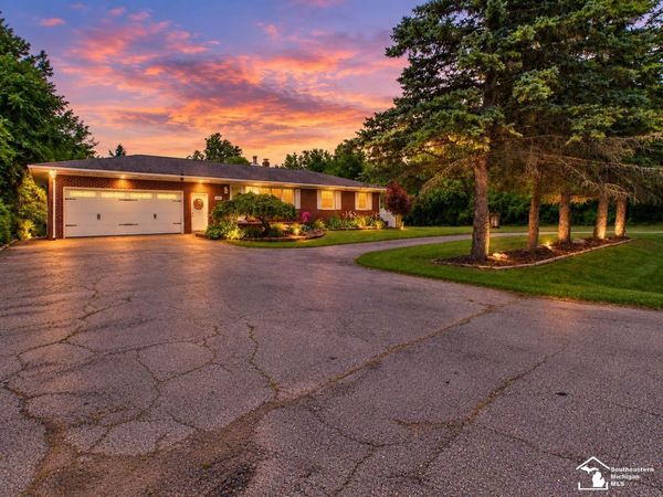 3183 Bluebush Road, Monroe, MI 48162