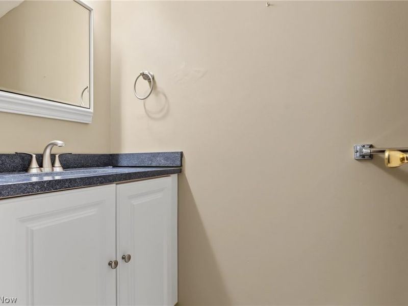 1056 Mohawk Trail SW, Hartville, OH 44632 Photo 14