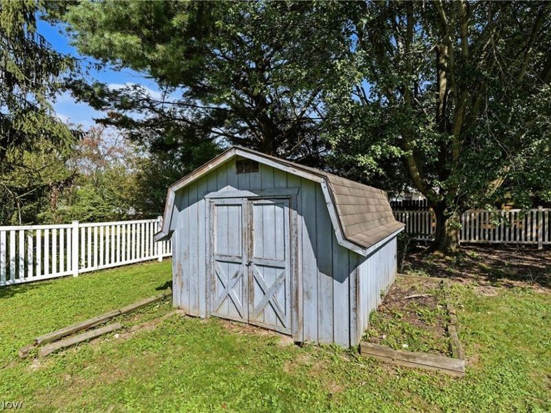 1056 Mohawk Trail SW, Hartville, OH 44632 Photo 37
