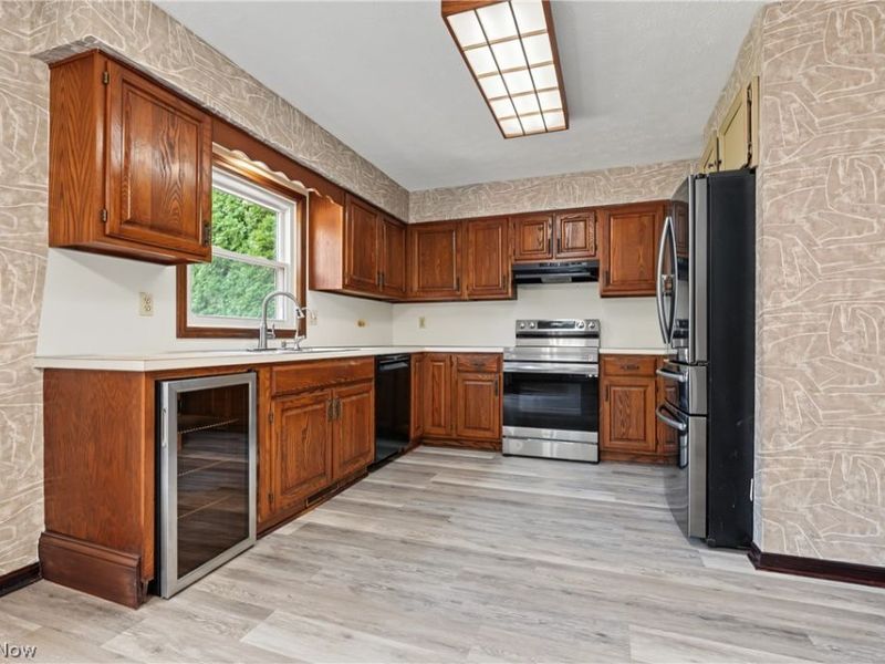 1056 Mohawk Trail SW, Hartville, OH 44632 Photo 9