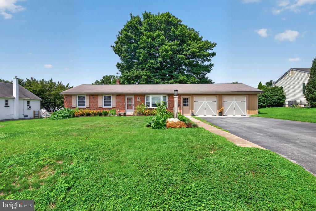 815 W 2ND AVENUE, PARKESBURG, PA 19365