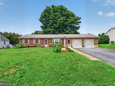 815 W 2ND AVENUE, PARKESBURG, PA 19365