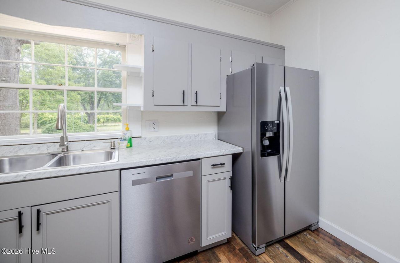 51 Aiken Avenue Photo 12