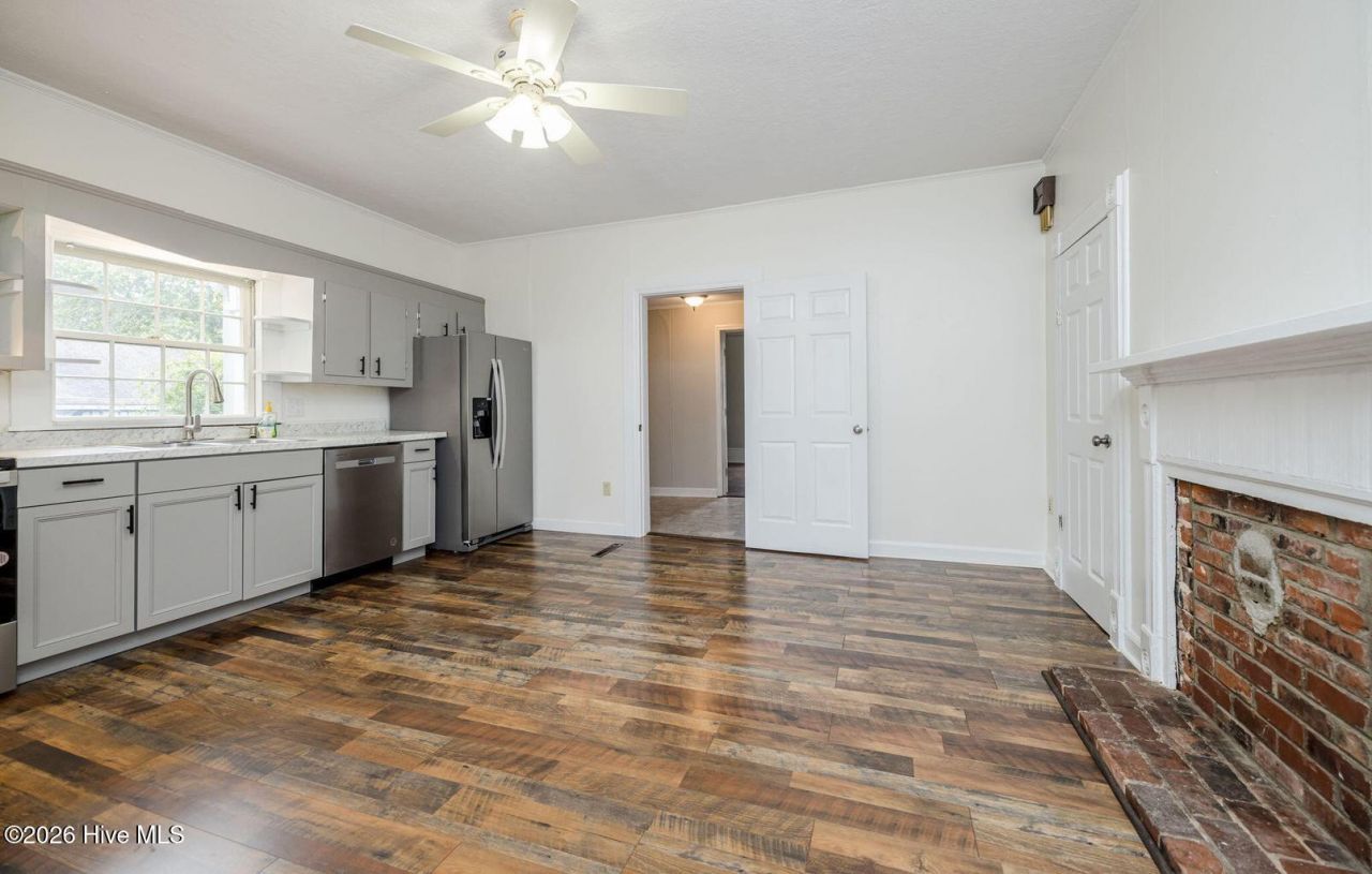 51 Aiken Avenue Photo 13