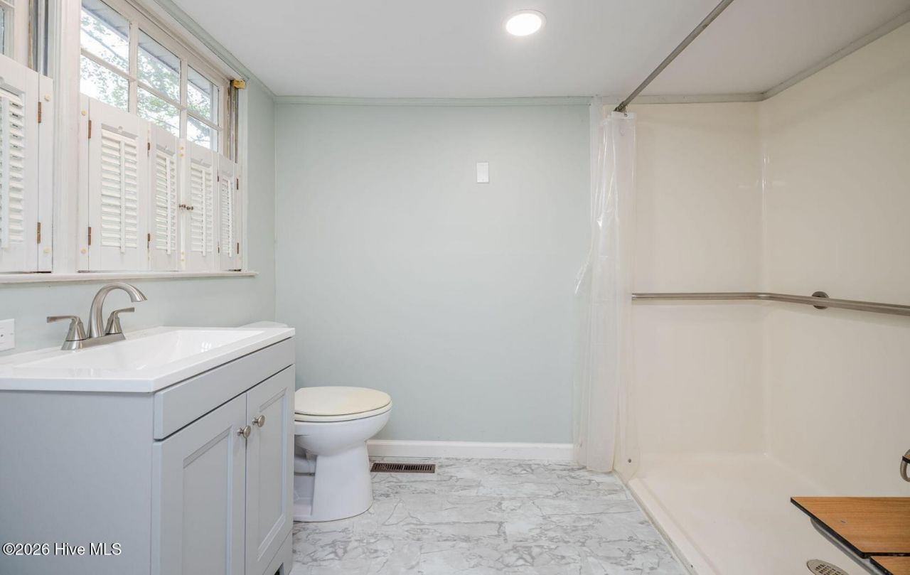 51 Aiken Avenue Photo 16