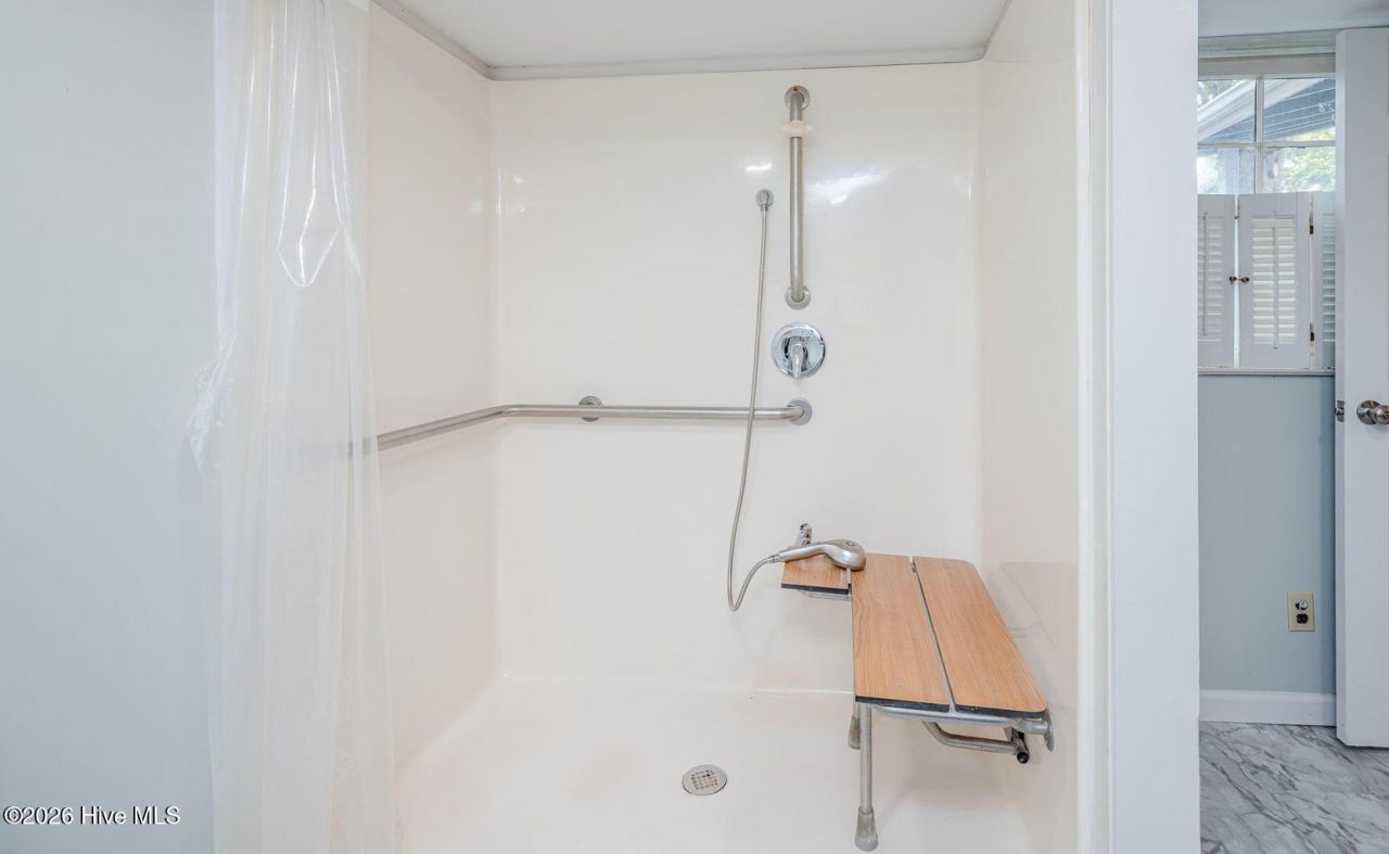51 Aiken Avenue Photo 17