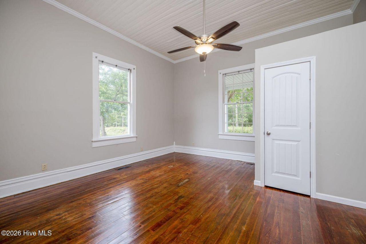 51 Aiken Avenue Photo 18