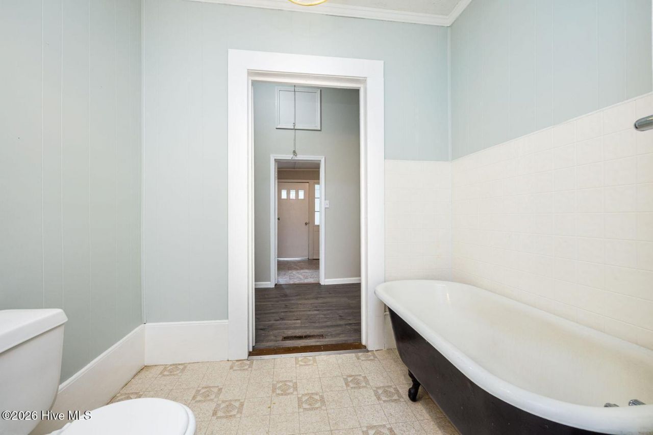 51 Aiken Avenue Photo 32