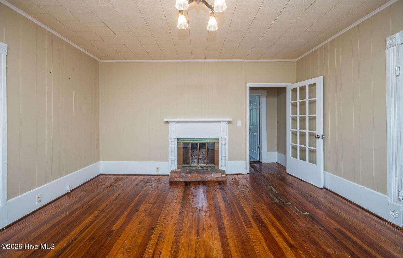 51 Aiken Avenue Photo 6