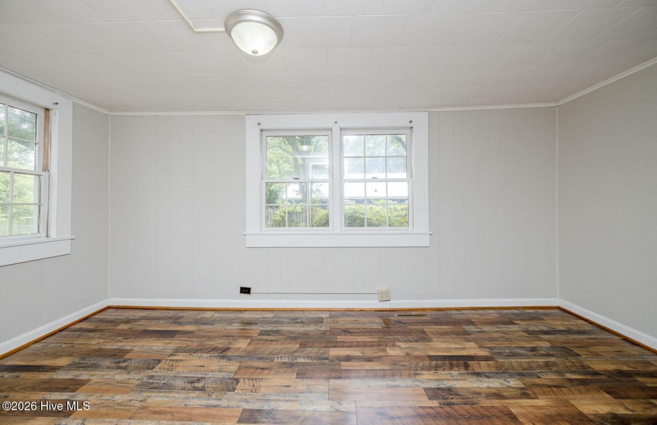 51 Aiken Avenue Photo 7