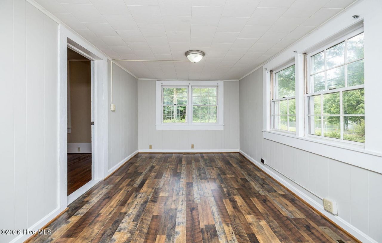 51 Aiken Avenue Photo 8