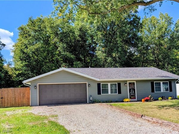 12498 National Dr. , Grafton, OH 44044