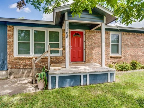 1108 Chester Street , Cleburne, TX 76033