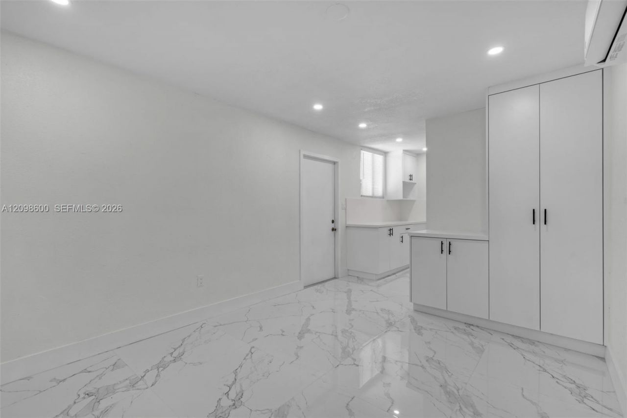 910 NW 123rd St, North Miami, FL 33168 Photo