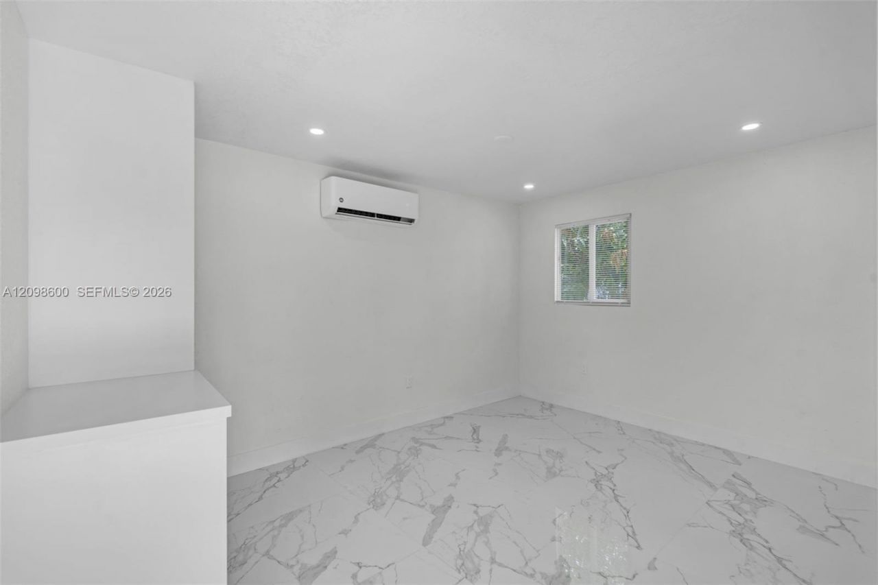 910 NW 123rd St, North Miami, FL 33168 Photo