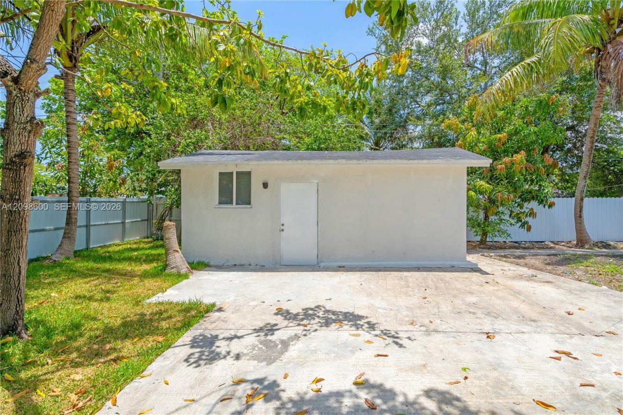 910 NW 123rd St, North Miami, FL 33168 Photo