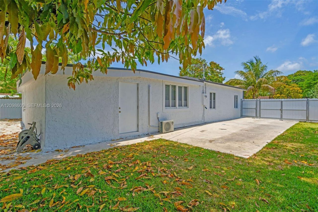910 NW 123rd St, North Miami, FL 33168 Photo
