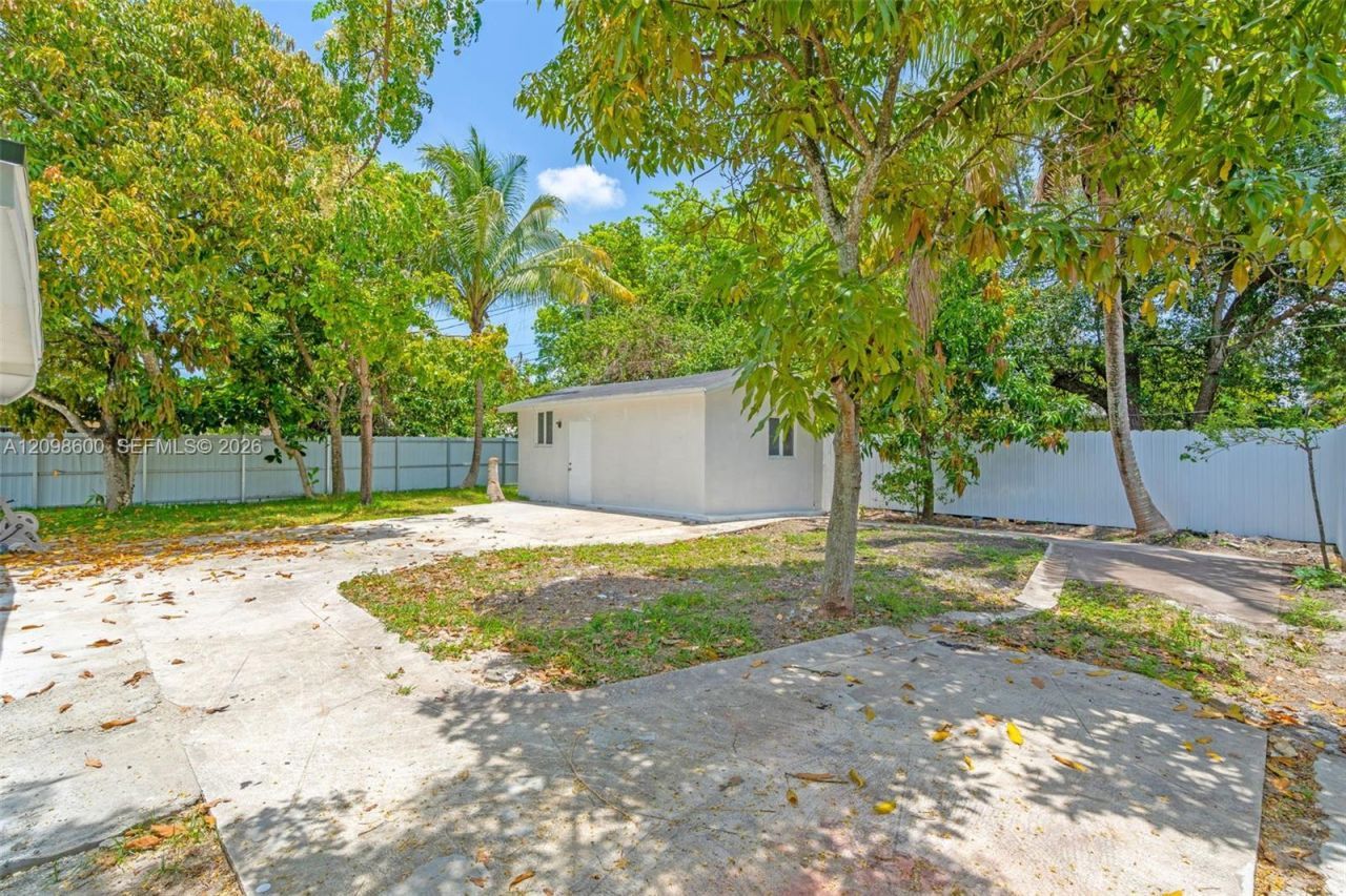 910 NW 123rd St, North Miami, FL 33168 Photo
