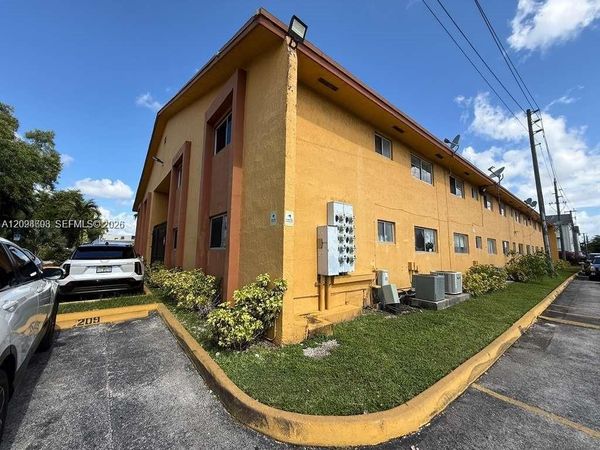 1501 W 42nd St , Unit 201, Hialeah, FL 33012