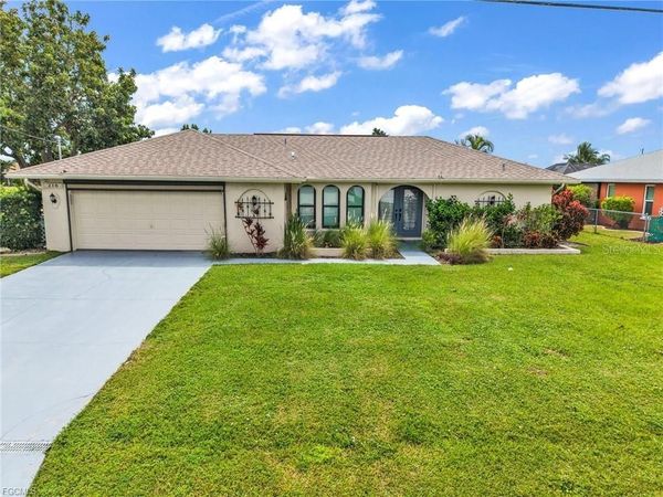 216 SE 30TH TERRACE , CAPE CORAL, FL 33904