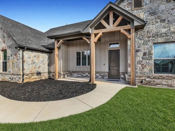127 Paradise Oaks Court, Paradise, TX 76073