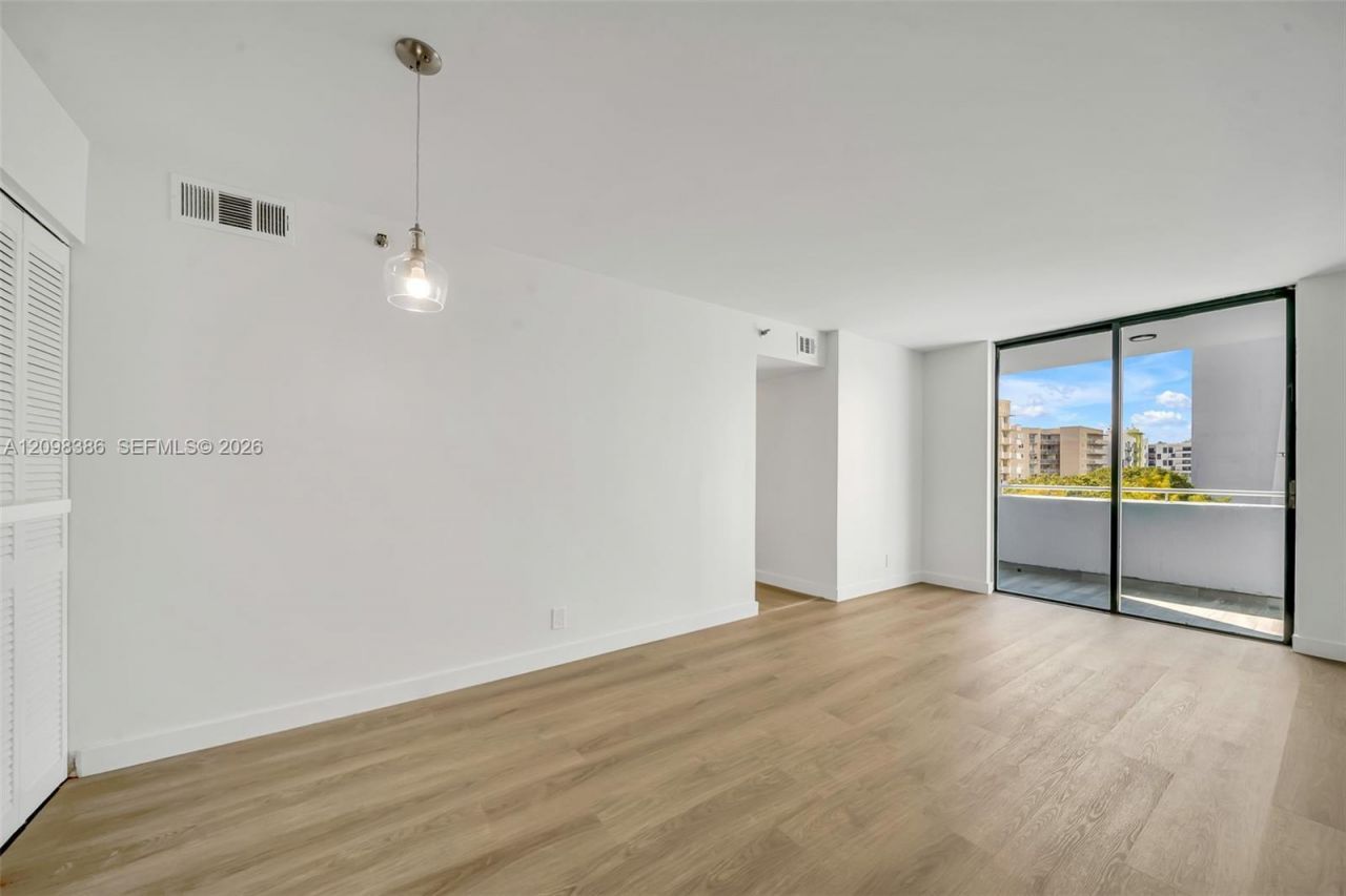 501 SW 1st St , Unit 502, Miami, FL 33130 Photo