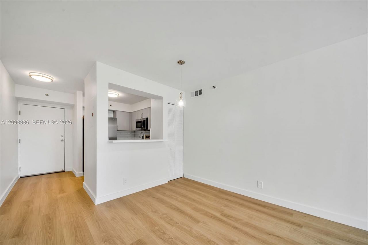 501 SW 1st St , Unit 502, Miami, FL 33130 Photo