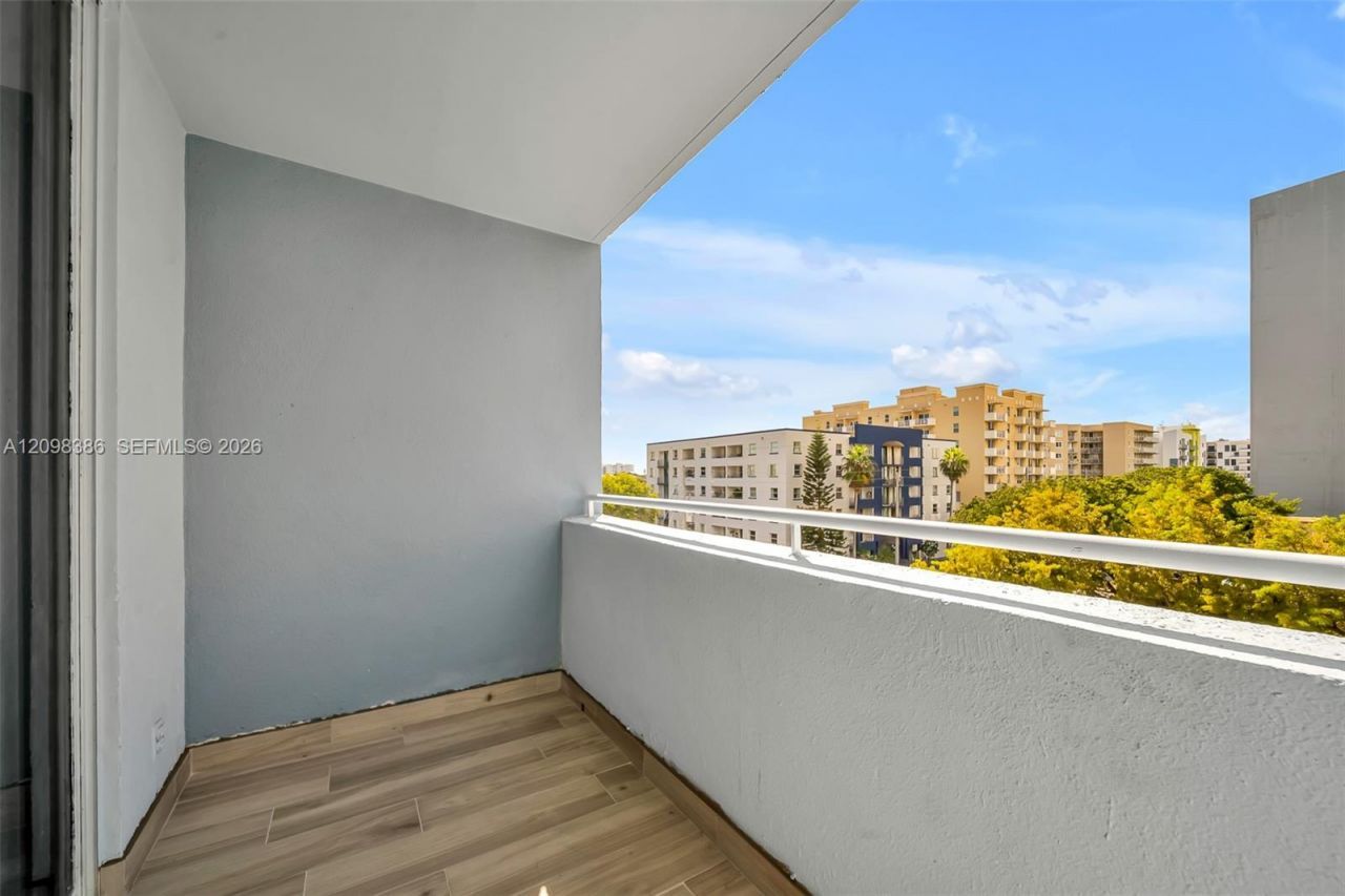 501 SW 1st St , Unit 502, Miami, FL 33130 Photo
