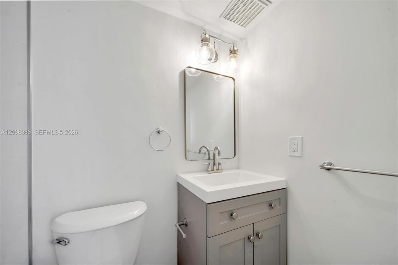 501 SW 1st St , Unit 502, Miami, FL 33130 Photo