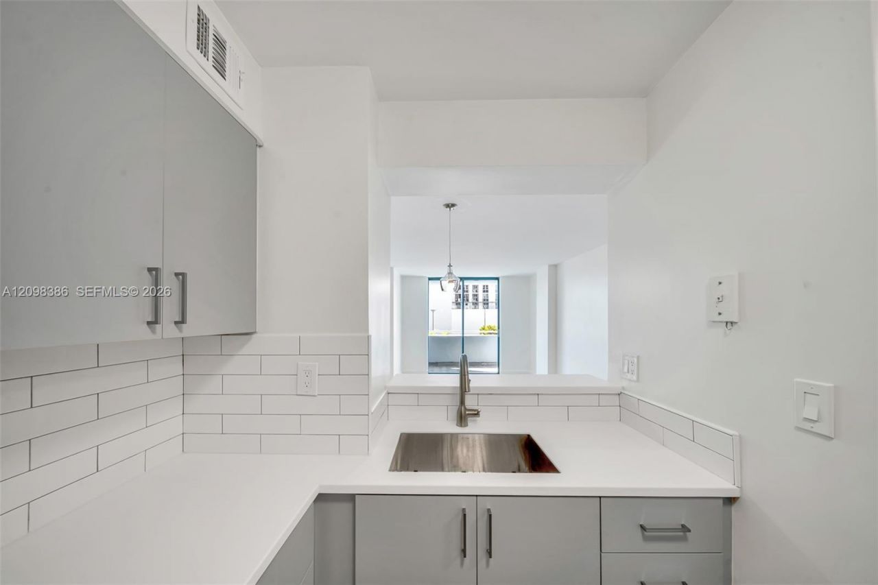 501 SW 1st St , Unit 502, Miami, FL 33130 Photo