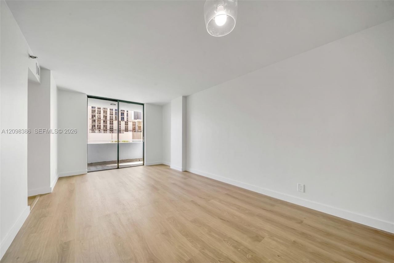 501 SW 1st St , Unit 502, Miami, FL 33130 Photo