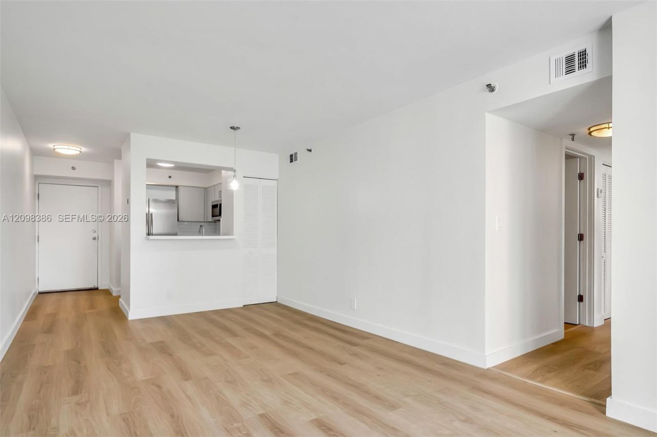 501 SW 1st St , Unit 502, Miami, FL 33130 Photo