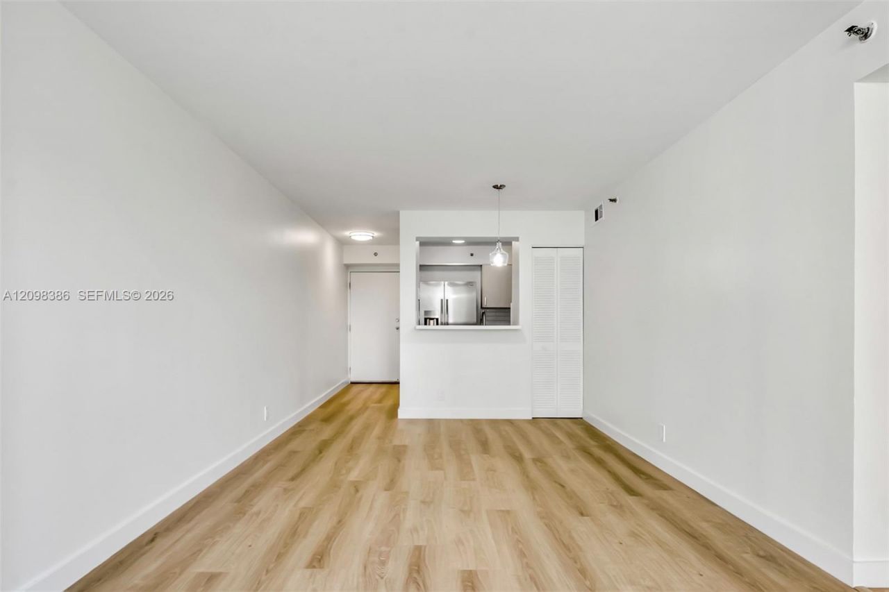 501 SW 1st St , Unit 502, Miami, FL 33130 Photo