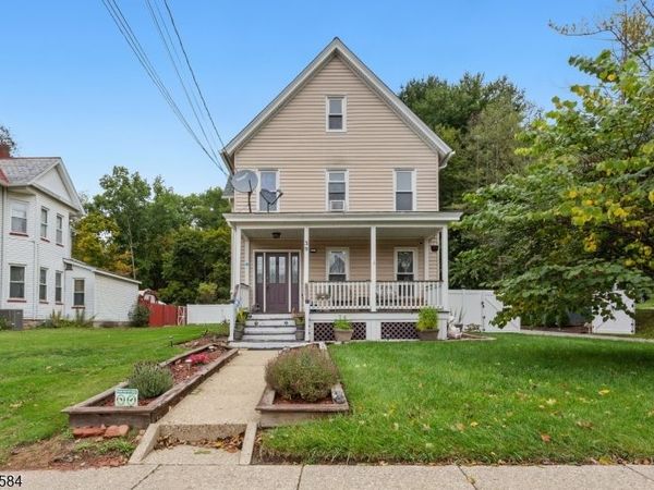 39 Clinton St, Newton, NJ 07860