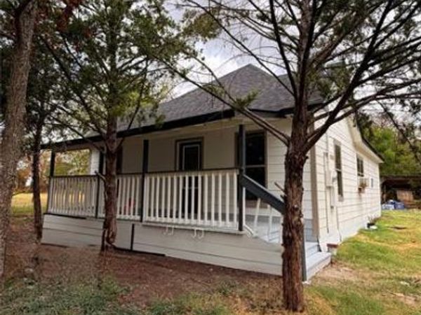 206 E Canton Street , Palmer, TX 75152