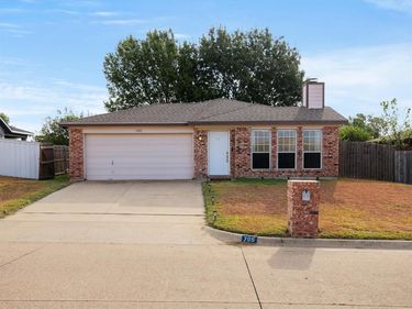 709 Basset Locke Drive, Fort Worth, TX 76108