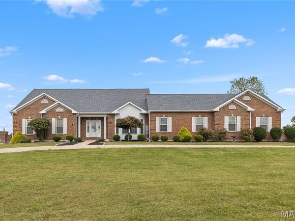 104 Wolf Trail Court, Defiance, MO 63341