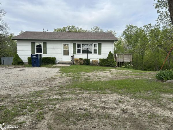 19700 Lakeview Rd, Leon, IA 50144