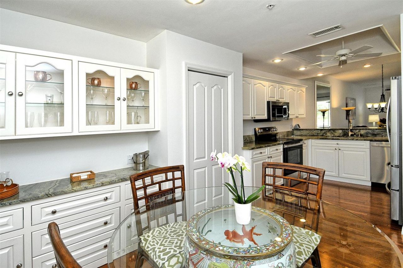 5240 Hyland Hills Avenue , Unit 1415, Sarasota, FL 34241 Photo