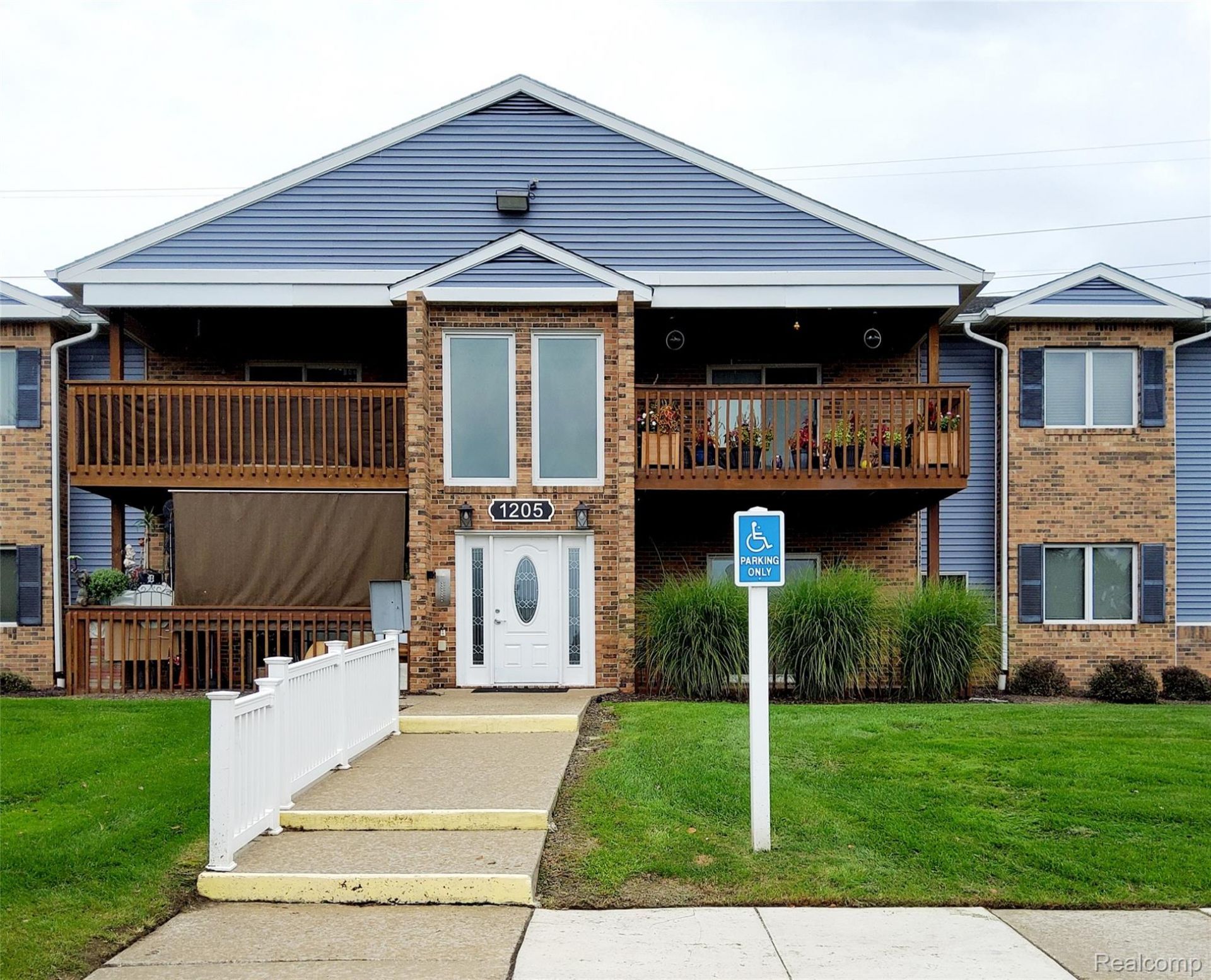 1205 Harbour Drive, Unit 35, Trenton, Mi 48183 Main Photo